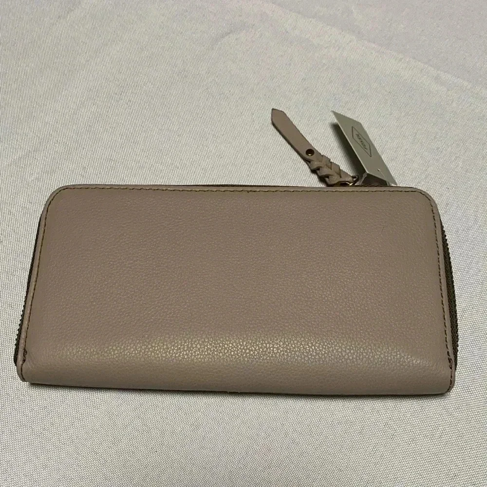 Fossil Women’s Wallet. NWT.